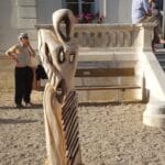 Anouk Sakura — sculpture monumentale en bois pour espace public
