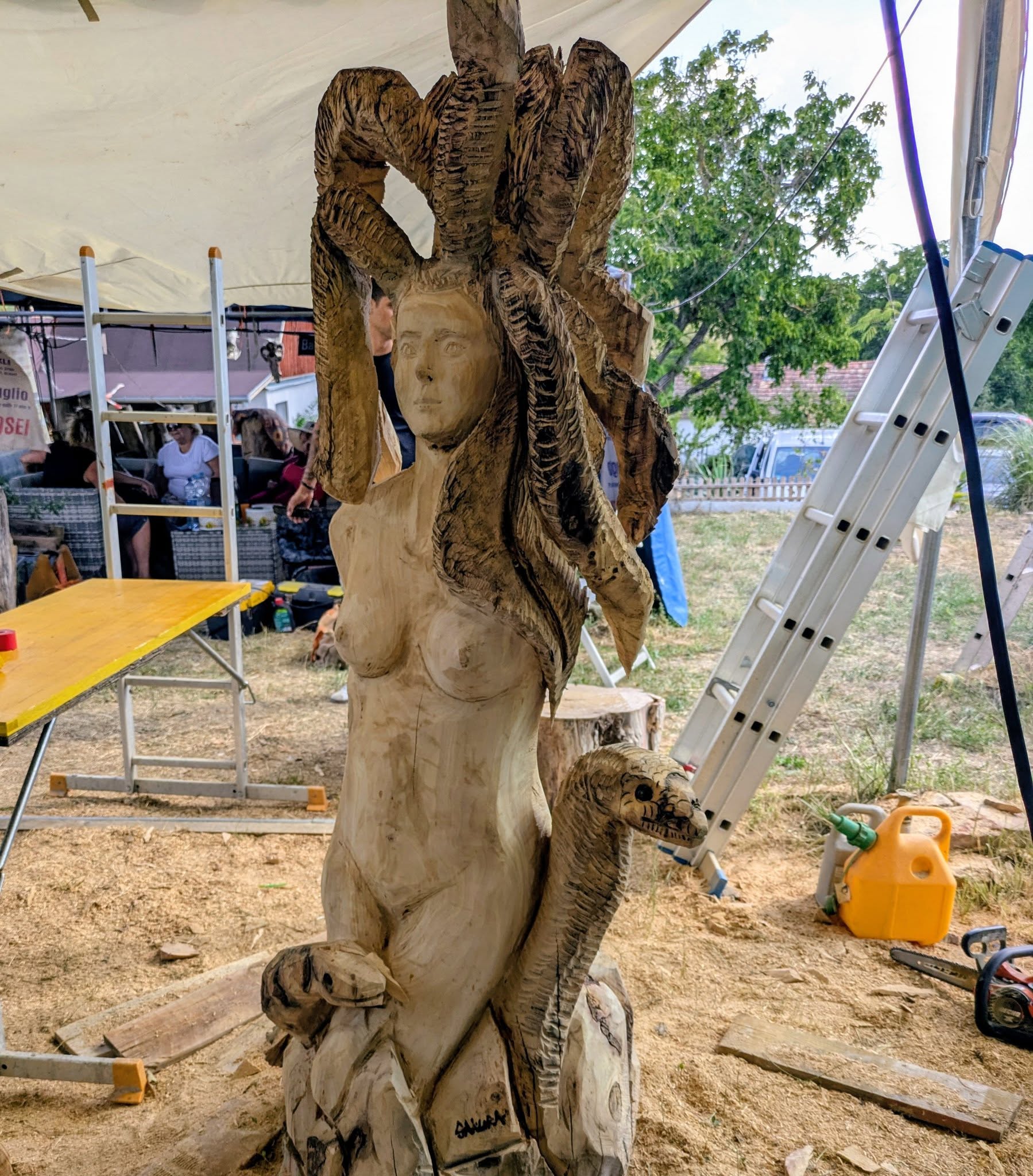 Sculpture en bois pour espace public — Anouk Sakura