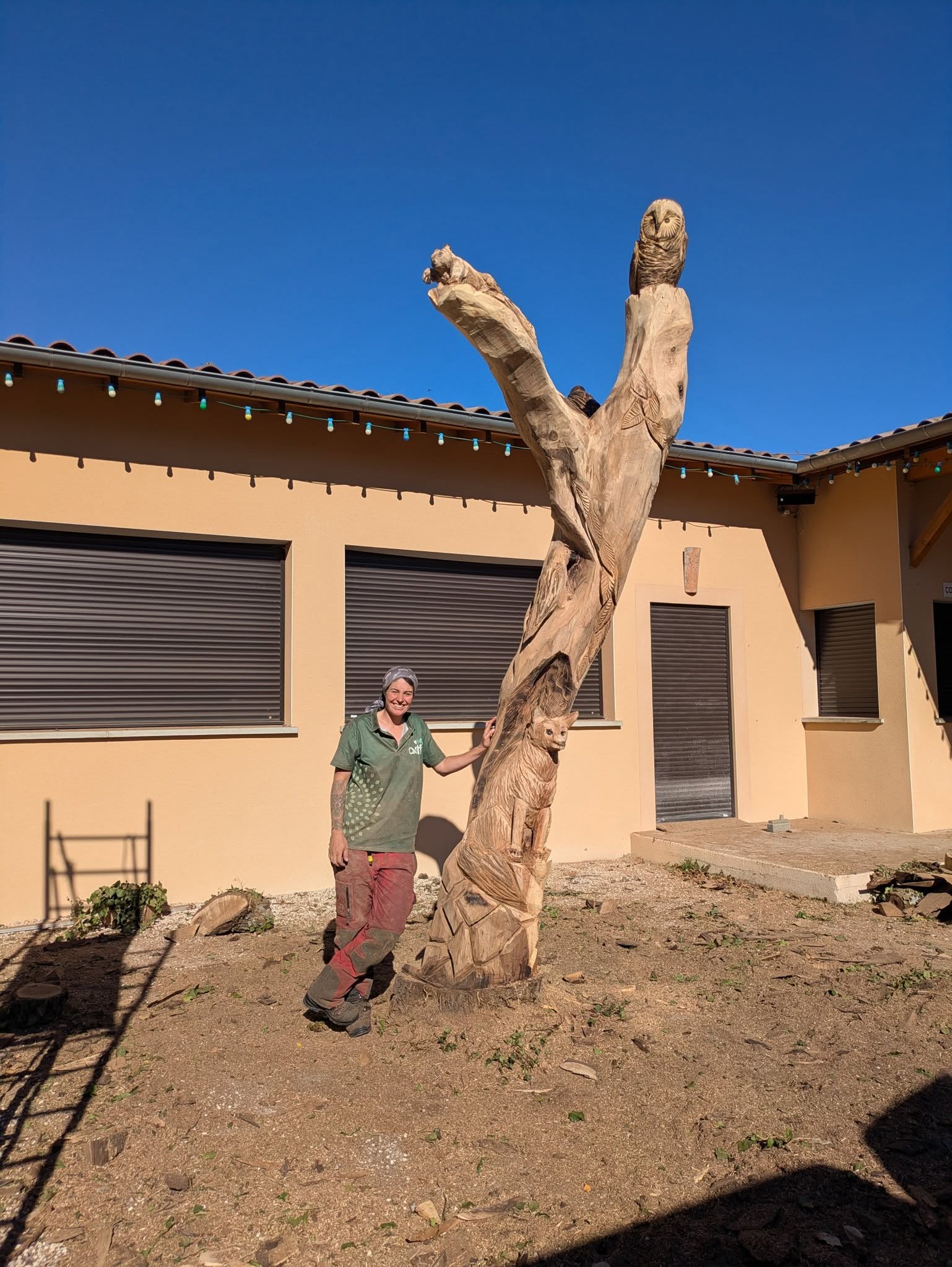 Sculpture sur bois monumentale — commande Anouk Sakura